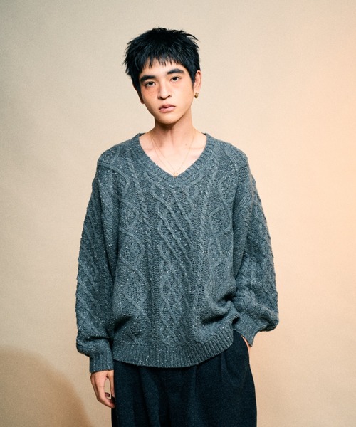 Elanque（エランク）の「volume nep Vneck knit / ボリュームネップVネックニット（ニット/セーター・メンズ・グレー/カーキ/ベージュ・MEDIUM/LARGE/SMALL）」の10枚目の写真