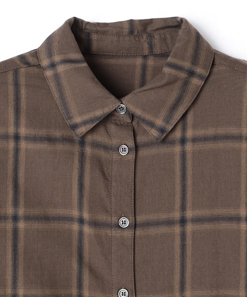 NICOLE white(ニコルホワイト)の「オンブレシャツ(シャツ/ブラウス・レディース・ネイビー/オフホワイト/ブラウン・FREE)」の8枚目の写真