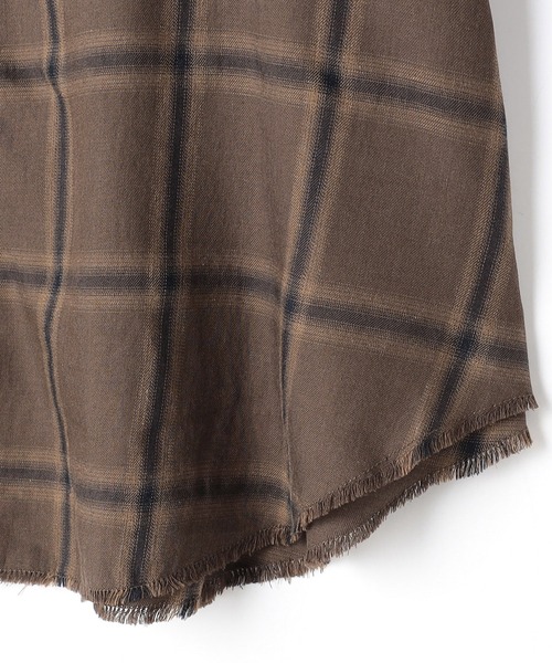 NICOLE white(ニコルホワイト)の「オンブレシャツ(シャツ/ブラウス・レディース・ネイビー/オフホワイト/ブラウン・FREE)」の9枚目の写真