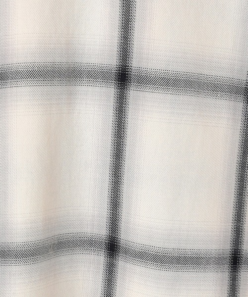 NICOLE white(ニコルホワイト)の「オンブレシャツ(シャツ/ブラウス・レディース・ネイビー/オフホワイト/ブラウン・FREE)」の12枚目の写真