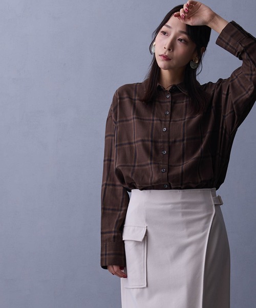 NICOLE white(ニコルホワイト)の「オンブレシャツ(シャツ/ブラウス・レディース・ネイビー/オフホワイト/ブラウン・FREE)」の13枚目の写真