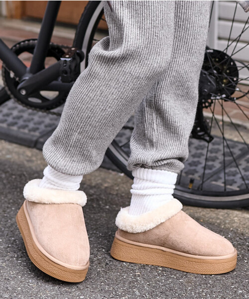 FREAK'S STORE（フリークスストア）の「限定展開 エコファーミュール/フェイクムートンシューズ（スリッポン・レディース・ブラック/チャコールグレー/ライトブラウン/ベージュ・36/37/38）」の4枚目の写真