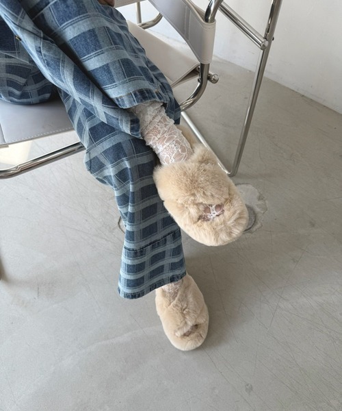 SANSeLF(サンセルフ)の「【SANSeLF】ファーサンダル クロスストラップ ボリュームシルエット sas25a027(サンダル・レディース・ベージュ・S/M/L)」の2枚目の写真