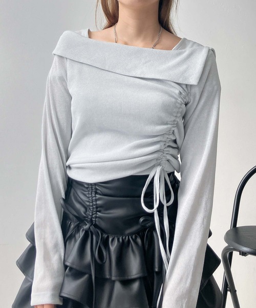 AS KNOW AS plus(アズノゥアズプラス)の「♪シャーリングリボン結び オフショル風ラメニットプルオーバー(Tシャツ/カットソー・レディース・シルバー系/ブラック/ホワイト系・FREE)」の2枚目の写真