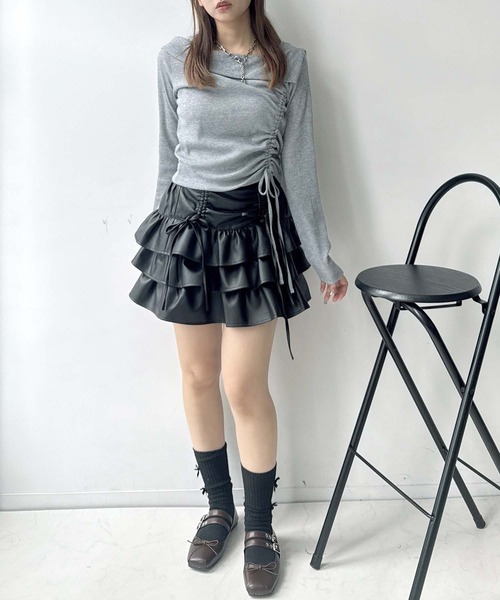 AS KNOW AS plus(アズノゥアズプラス)の「♪シャーリングリボン結び オフショル風ラメニットプルオーバー(Tシャツ/カットソー・レディース・シルバー系/ブラック/ホワイト系・FREE)」の4枚目の写真