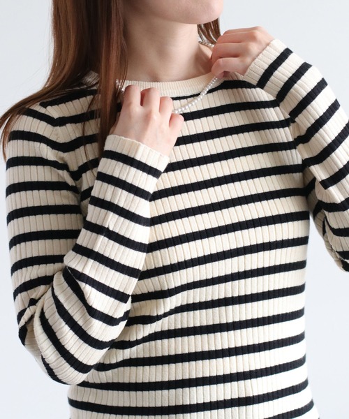 cepo（セポ）の「〈WEB限定カラーあり〉ワイドリブクルーネックニットプルオーバー（ニット/セーター・レディース・イエロー/グリーン系その他/ラベンダー/ホワイト系その他/ピンク/グリーン/ブラウン/ブラック/カーキ/ブラウン系その他/オフホワイト・M）」の3枚目の写真