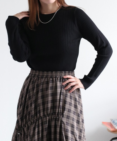 cepo（セポ）の「〈WEB限定カラーあり〉ワイドリブクルーネックニットプルオーバー（ニット/セーター・レディース・イエロー/グリーン系その他/ラベンダー/ホワイト系その他/ピンク/グリーン/ブラウン/ブラック/カーキ/ブラウン系その他/オフホワイト・M）」の4枚目の写真