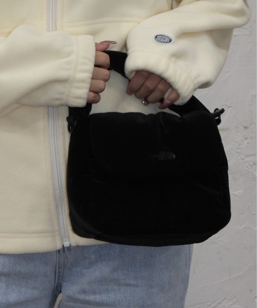THE NORTH FACE（ザノースフェイス）の「【THE NORTH FACE/ザノースフェイス】トートバッグミニ（BUBBLY　TOTE　BAG　MINI)（ショルダーバッグ・レディース・ブラック/クリーム・ONE SIZE）」の3枚目の写真