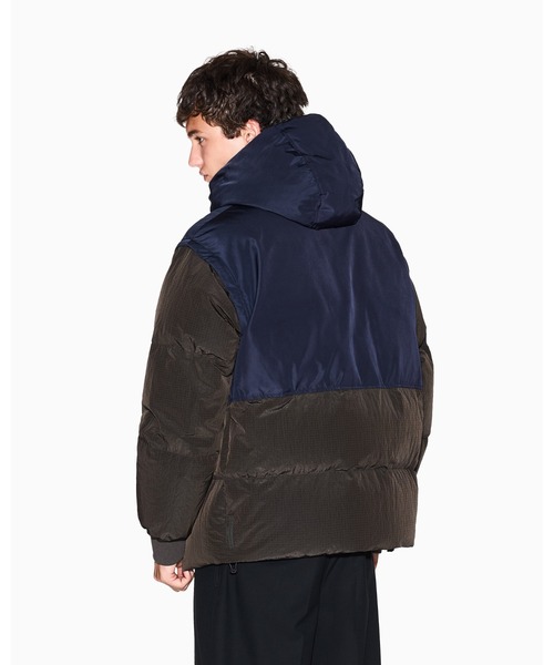 ARMANI EXCHANGE(アルマーニエクスチェンジ)の「【A|X アルマーニ エクスチェンジ】ミックスマテリアル リップストップ ダウンジャケット(ダウンジャケット/コート・メンズ・ダルブルー系・LARGE/MEDIUM/SMALL/X-LARGE/X-SMALL)」の5枚目の写真