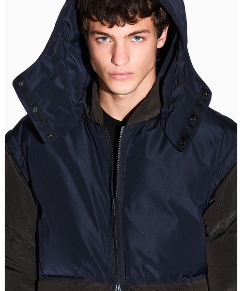 ARMANI EXCHANGE(アルマーニエクスチェンジ)の「【A|X アルマーニ エクスチェンジ】ミックスマテリアル リップストップ ダウンジャケット(ダウンジャケット/コート・メンズ・ダルブルー系・LARGE/MEDIUM/SMALL/X-LARGE/X-SMALL)」の4枚目の写真
