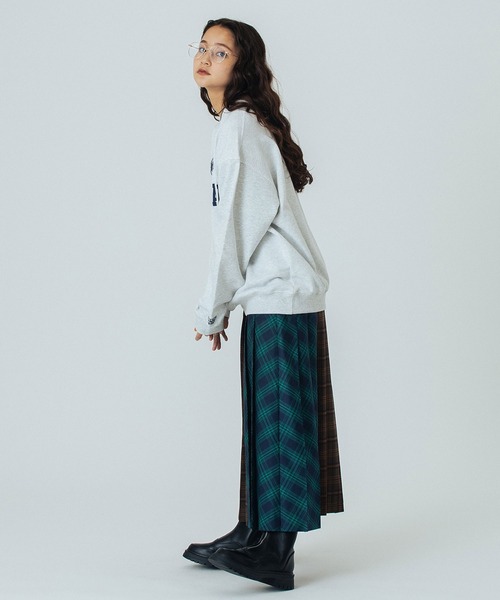 ROSE BUD（ローズバッド）の「PATCH EMBROIDERY PULLOVER（スウェット・レディース・ライトグレー/ホワイト/チャコールグレー・ONE SIZE）」の11枚目の写真