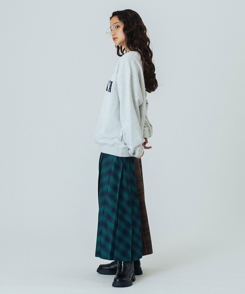 ROSE BUD（ローズバッド）の「PATCH EMBROIDERY PULLOVER（スウェット・レディース・ライトグレー/ホワイト/チャコールグレー・ONE SIZE）」の10枚目の写真