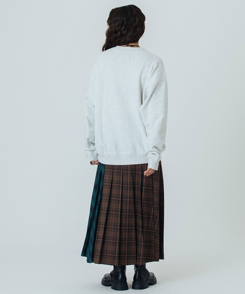 ROSE BUD（ローズバッド）の「PATCH EMBROIDERY PULLOVER（スウェット・レディース・ライトグレー/ホワイト/チャコールグレー・ONE SIZE）」の9枚目の写真
