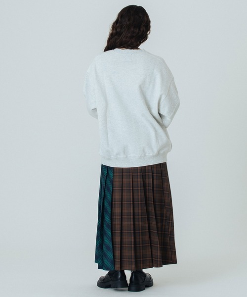 ROSE BUD（ローズバッド）の「PATCH EMBROIDERY PULLOVER（スウェット・レディース・ライトグレー/ホワイト/チャコールグレー・ONE SIZE）」の8枚目の写真
