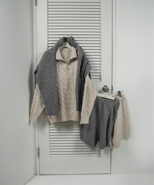 lawgy（ラウジー）の「cable loose knit set up / ケーブルルースニットセットアップ（セットアップ・レディース・ベージュ/グレー・FREE）」の3枚目の写真