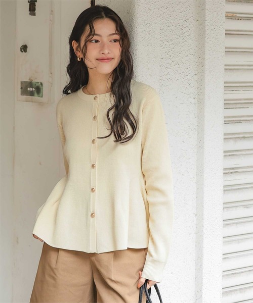 titivate（ティティベイト）の「【26SS新作/2026 SPRING COLLECTION/手洗い可】ゴールド釦ペプラムニットカーディガン（カーディガン/ボレロ・レディース・アイボリー/ブラック/ネイビー/ブラウン・S/L/M）」の7枚目の写真