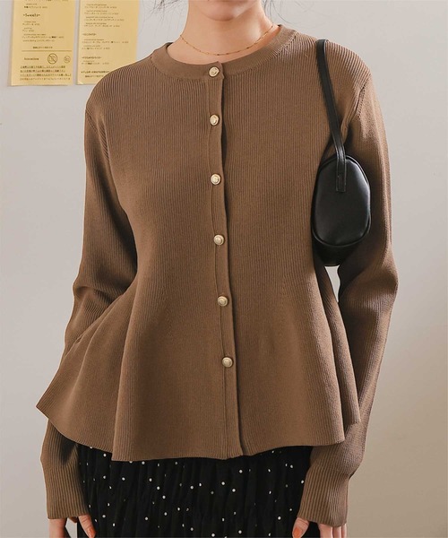 titivate（ティティベイト）の「【26SS新作/2026 SPRING COLLECTION/手洗い可】ゴールド釦ペプラムニットカーディガン（カーディガン/ボレロ・レディース・アイボリー/ブラック/ネイビー/ブラウン・S/L/M）」の13枚目の写真