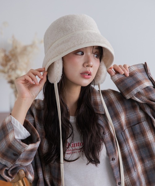 polcadot(ポルカドット)の「ボア イヤーマフバケットハット(ハット・レディース・アイボリー/ブラック/ベージュ・FREE)」の2枚目の写真