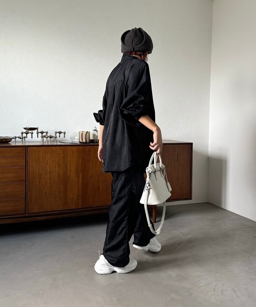 CFT.（シフト）の「リンクルドルマンオーバーシャツ（シャツ/ブラウス・レディース・ブラック・FREE）」の6枚目の写真