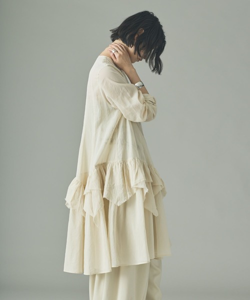 Curensology(カレンソロジー)の「Curensology(カレンソロジー)/ランダムフリルアキハボイルブラウス(シャツ/ブラウス・レディース・アイボリー/ライトブルー・FREE)」の4枚目の写真
