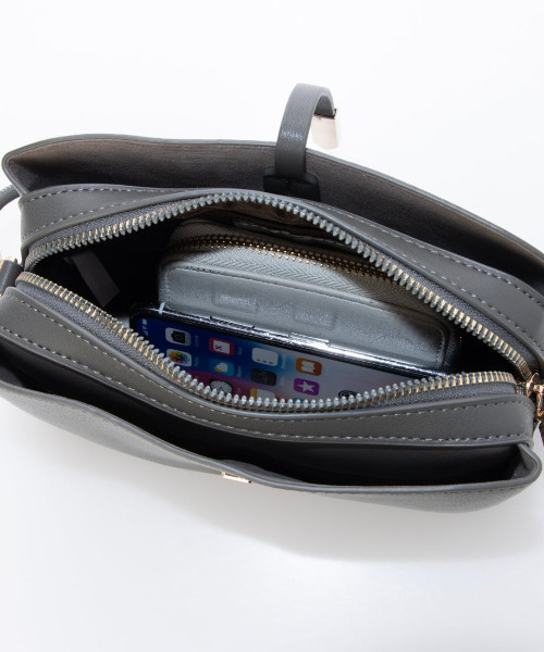 cache cache(カシュ カシュ)の「カシュカシュ cachecache / メタルフラップ3つ口ミニショルダー(ショルダーバッグ・レディース・ブラック/アイボリー/ダークグレー・FREE)」の5枚目の写真