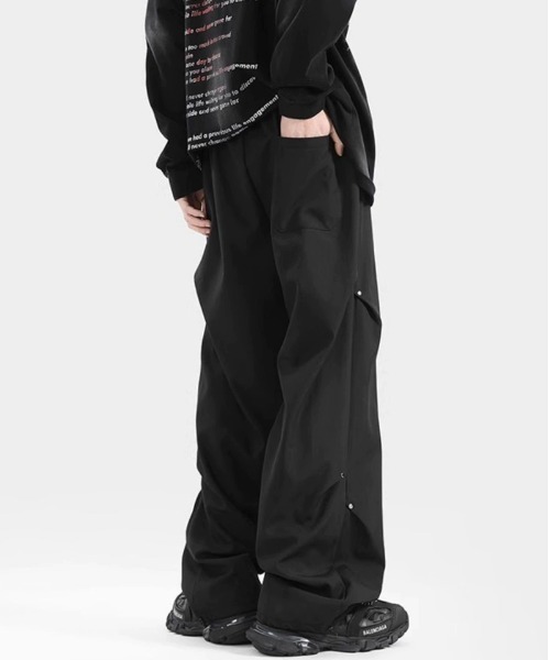 lilful(リルフル)の「スタッズタックデザインナイロンカーゴパンツ(カーゴパンツ・メンズ・ブラック・M/L)」の4枚目の写真