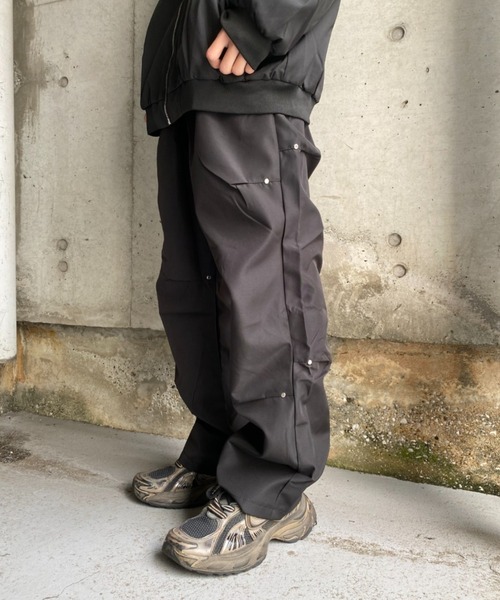 lilful(リルフル)の「スタッズタックデザインナイロンカーゴパンツ(カーゴパンツ・メンズ・ブラック・M/L)」の5枚目の写真