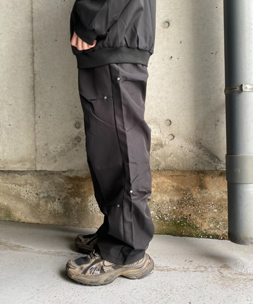 lilful(リルフル)の「スタッズタックデザインナイロンカーゴパンツ(カーゴパンツ・メンズ・ブラック・M/L)」の6枚目の写真