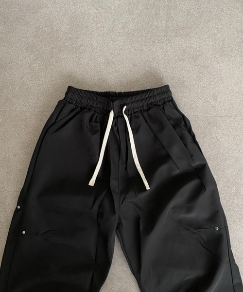 lilful(リルフル)の「スタッズタックデザインナイロンカーゴパンツ(カーゴパンツ・メンズ・ブラック・M/L)」の9枚目の写真