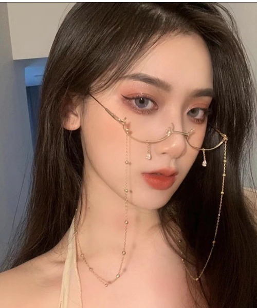 UP START（アップスタート）の「【LAMPOON】アンダーリム　チェーン付きメガネ　ケース付き（メガネ・レディース・ゴールド/シルバー・FREE）」の3枚目の写真