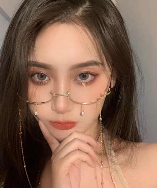 UP START（アップスタート）の「【LAMPOON】アンダーリム　チェーン付きメガネ　ケース付き（メガネ・レディース・ゴールド/シルバー・FREE）」の5枚目の写真