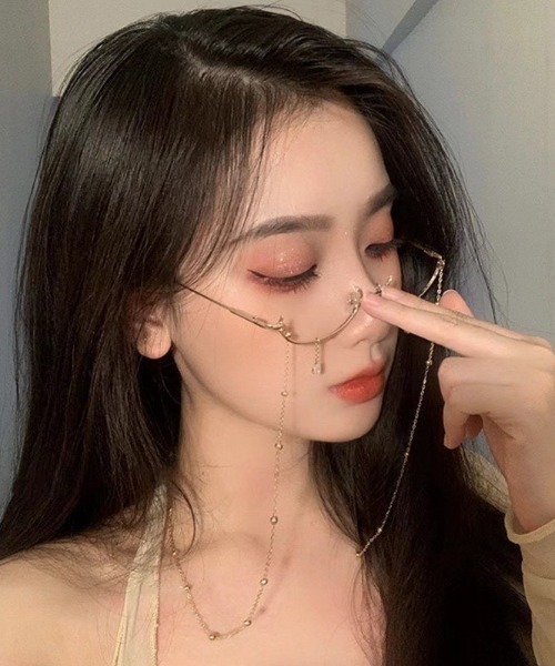 UP START（アップスタート）の「【LAMPOON】アンダーリム　チェーン付きメガネ　ケース付き（メガネ・レディース・ゴールド/シルバー・FREE）」の6枚目の写真