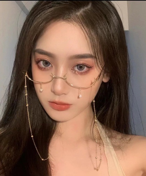 UP START（アップスタート）の「【LAMPOON】アンダーリム　チェーン付きメガネ　ケース付き（メガネ・レディース・ゴールド/シルバー・FREE）」の7枚目の写真