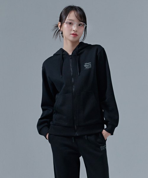 CHASECULT(チェイスカルト)の「共用起毛フードジップアップ-CFZU4307C03(パーカー・メンズ・ブラック・100/105/110/90/95)」の2枚目の写真