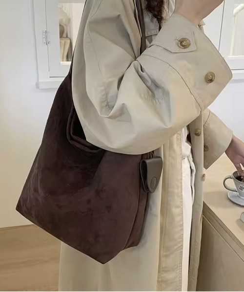 ammy.（エイミードット）の「【 ammy. / エイミードット 】 スエードライク バケツ型 ワンショルダーバッグ（ショルダーバッグ・レディース・ブラック/カーキ/ベージュ/ブラウン/ダークブラウン・FREE）」の2枚目の写真