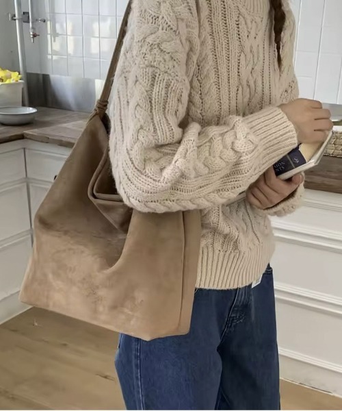 ammy.（エイミードット）の「【 ammy. / エイミードット 】 スエードライク バケツ型 ワンショルダーバッグ（ショルダーバッグ・レディース・ブラック/カーキ/ベージュ/ブラウン/ダークブラウン・FREE）」の4枚目の写真