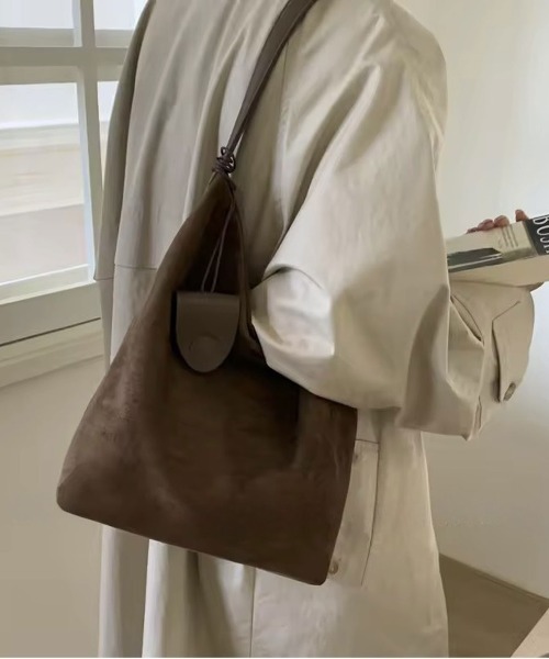 ammy.（エイミードット）の「【 ammy. / エイミードット 】 スエードライク バケツ型 ワンショルダーバッグ（ショルダーバッグ・レディース・ブラック/カーキ/ベージュ/ブラウン/ダークブラウン・FREE）」の11枚目の写真