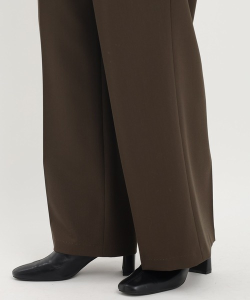 Andemiu（アンデミュウ）の「カサネタックストレートパンツ606419（スラックス・レディース・チャコールグレー/アイボリー/ブラウン/グレー・SMALL/MEDIUM）」の15枚目の写真