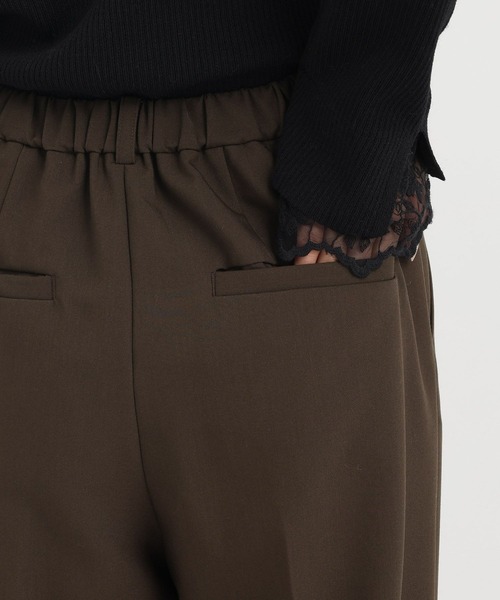 Andemiu（アンデミュウ）の「カサネタックストレートパンツ606419（スラックス・レディース・チャコールグレー/アイボリー/ブラウン/グレー・SMALL/MEDIUM）」の17枚目の写真