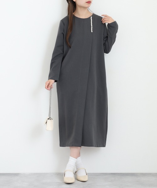 Anna Nicola(アンナニコラ)の「Anna Nicola パール使いワンピース(ワンピース・レディース・サンドベージュ/ブラック/チャコールグレー・38)」の3枚目の写真