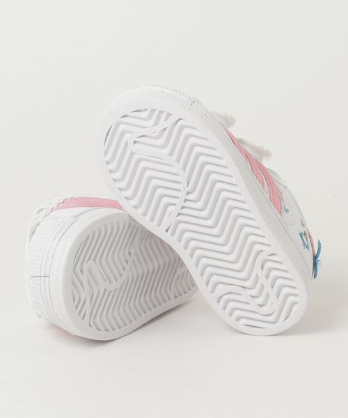 adidas Originals(アディダスオリジナルス)の「アディダス ディズニー スーパースター II コンフォート クロージャー / Adidas Disney Superstar II Comfort Closure / アディダスオリジナルス adidas Originals(スニーカー・キッズ・ホワイト×ピンク・15.0cm/16.0cm/12cm/13.0cm/14.0cm)」の11枚目の写真