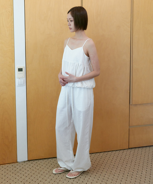 STEP AROUND(ステップアラウンド)の「Airy nylon wide pants_WHITE(その他パンツ・レディース・その他・SMALL/MEDIUM)」の1枚目の写真