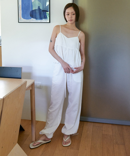 STEP AROUND(ステップアラウンド)の「Airy nylon wide pants_WHITE(その他パンツ・レディース・その他・SMALL/MEDIUM)」の2枚目の写真