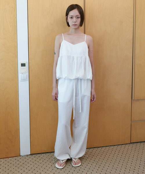 STEP AROUND(ステップアラウンド)の「Airy nylon wide pants_WHITE(その他パンツ・レディース・その他・SMALL/MEDIUM)」の3枚目の写真