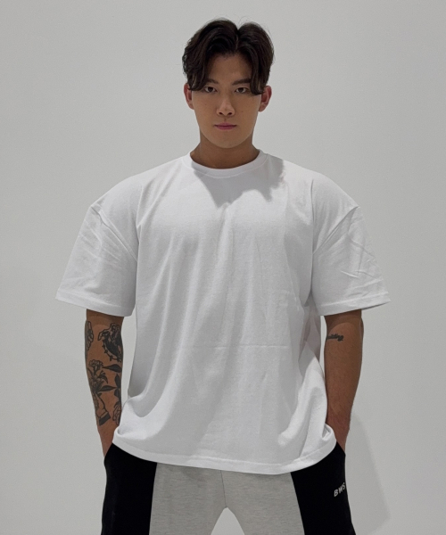 BARBELLWORKS(バーベルワークス)の「特異裏面オーバーサイズ_6カラー(Tシャツ/カットソー・メンズ・ホワイト/ブラック/アッシュブラウン/カーキ/オートミール/チャコール・X-LARGE/SMALL/MEDIUM/LARGE)」の8枚目の写真