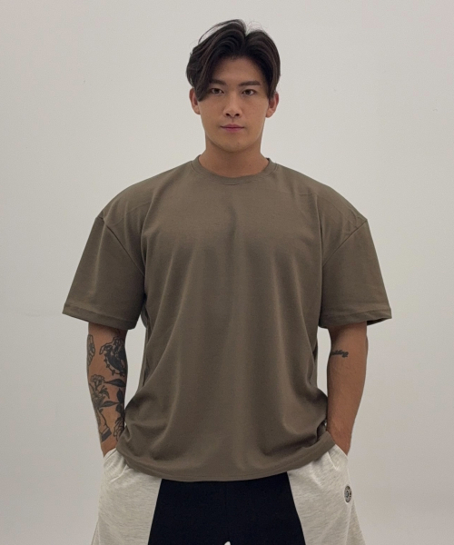 BARBELLWORKS(バーベルワークス)の「特異裏面オーバーサイズ_6カラー(Tシャツ/カットソー・メンズ・ホワイト/ブラック/アッシュブラウン/カーキ/オートミール/チャコール・X-LARGE/SMALL/MEDIUM/LARGE)」の11枚目の写真