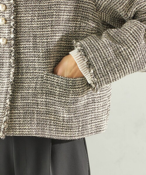 SHIPS(シップス)の「トライスピン 杢 ツイード パール モチーフ ボタン ジャケット(セレモニー対応可)(ノーカラージャケット・レディース・ネイビー/ライトグレー/ブラック・36/38)」の17枚目の写真