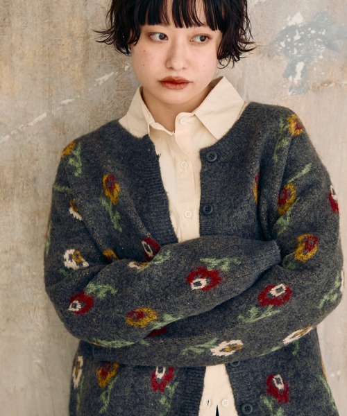 Crisp（クリスプ）の「フラワーパターンニットカーディガン（カーディガン/ボレロ・レディース・ブラウン/グレー・FREE）」の2枚目の写真