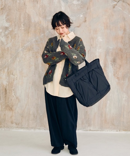 Crisp（クリスプ）の「フラワーパターンニットカーディガン（カーディガン/ボレロ・レディース・ブラウン/グレー・FREE）」の4枚目の写真