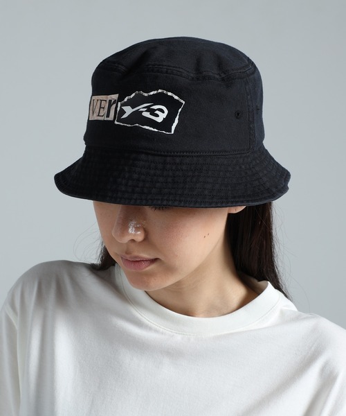 Y-3(ワイスリー)の「Y-3 GRAPHIC BUCKET HAT(ハット・メンズ・ブラック・SMALL/MEDIUM/LARGE)」の2枚目の写真